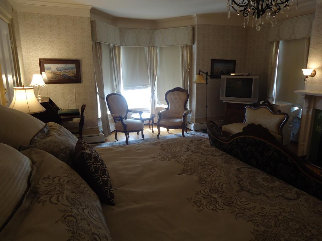 Governor'S Mansion Inn Miramichi Exteriör bild
