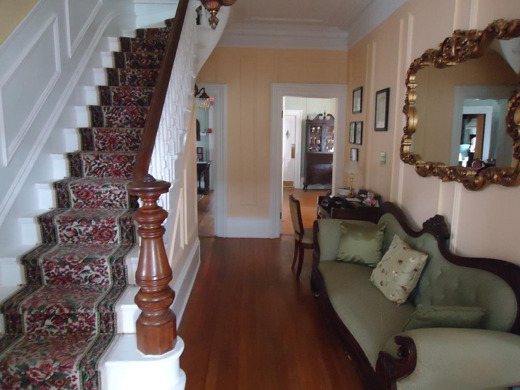 Governor'S Mansion Inn Miramichi Exteriör bild