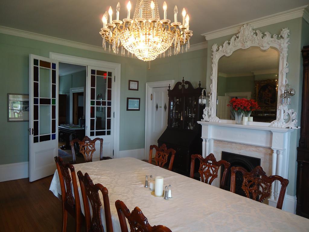 Governor'S Mansion Inn Miramichi Exteriör bild