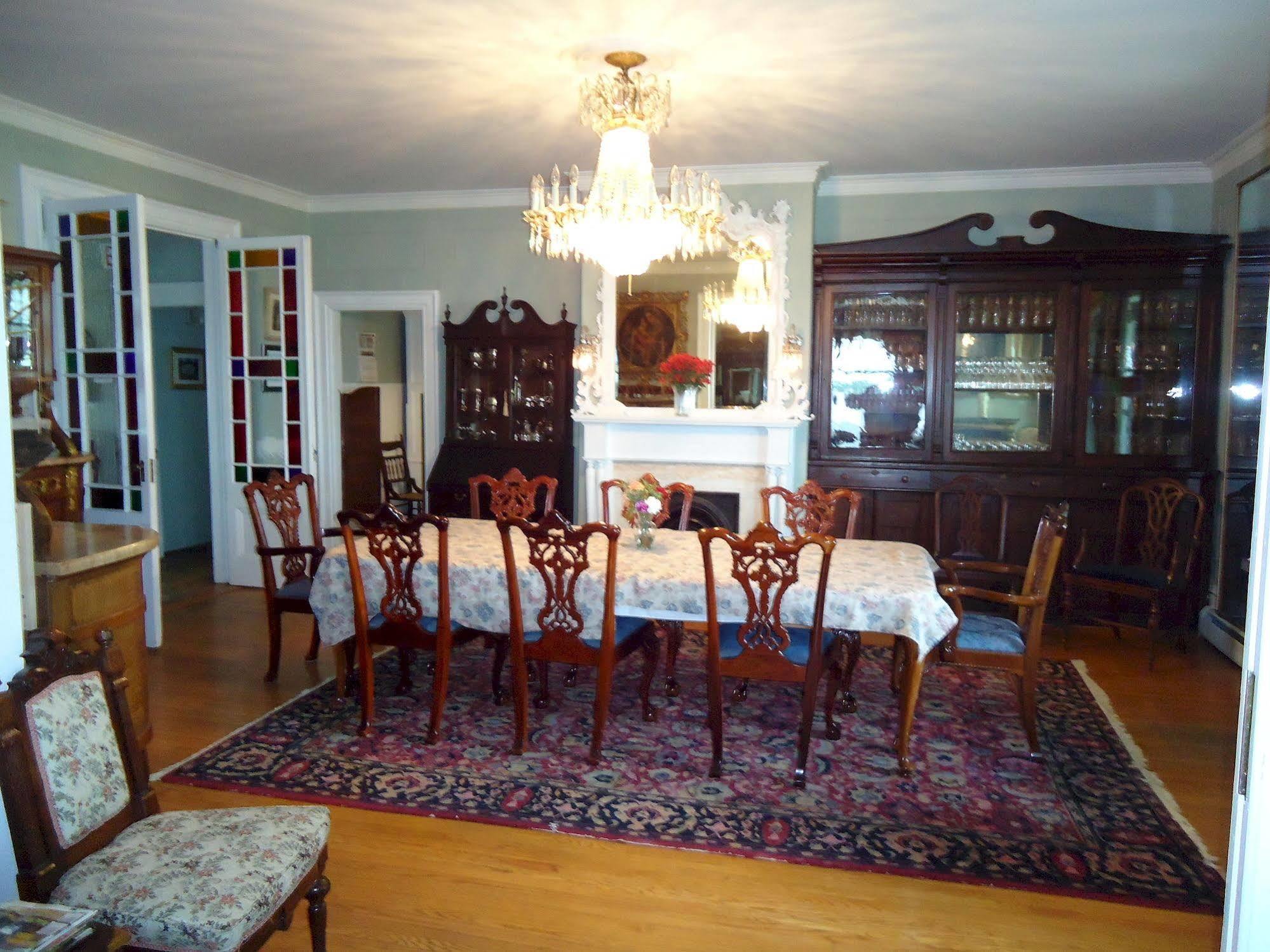 Governor'S Mansion Inn Miramichi Exteriör bild