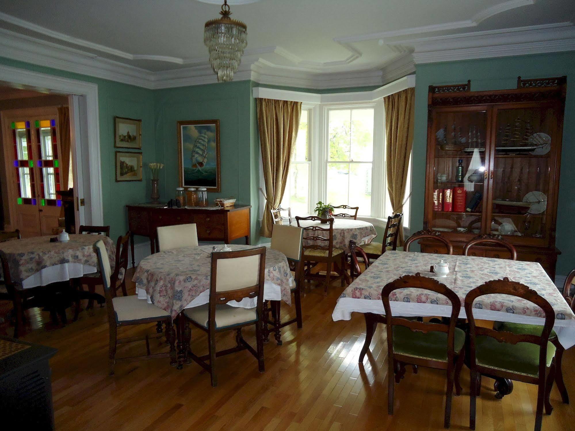 Governor'S Mansion Inn Miramichi Exteriör bild